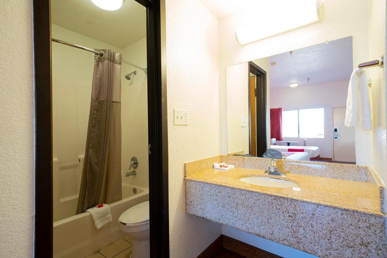 Americas Best Value Inn & Suites Humble Buitenkant foto