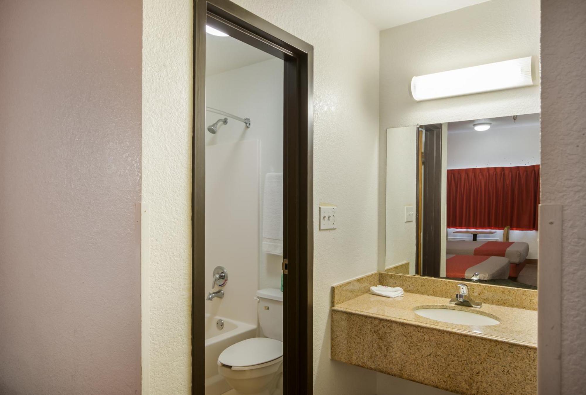Americas Best Value Inn & Suites Humble Buitenkant foto